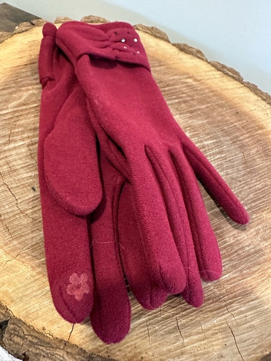 Accessories - Women's Maroon Winter Gloves with Clover Detail